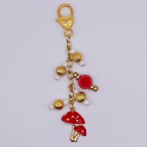 Handmade Beaded Mushroom Zipper Pull Bag Purse Wristlet Keys Charm Red Gold Tone